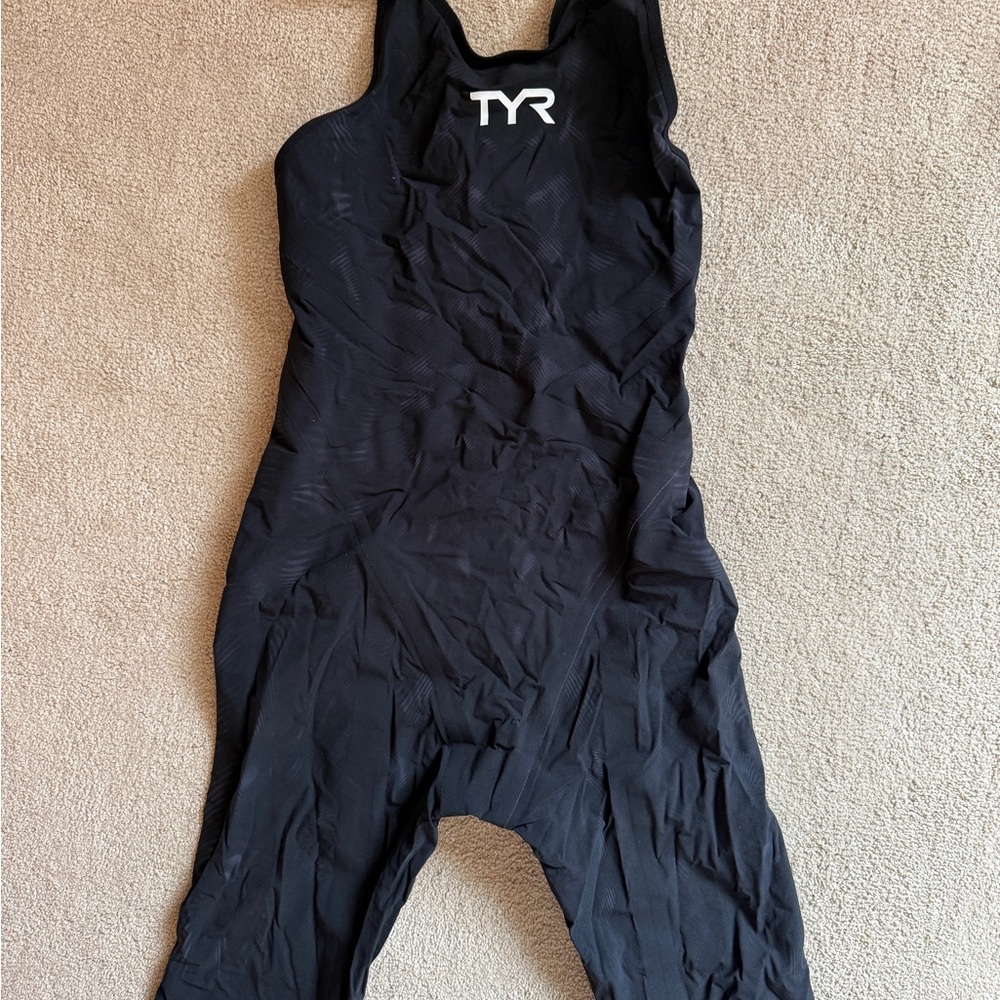 TYR VENZO tech suit